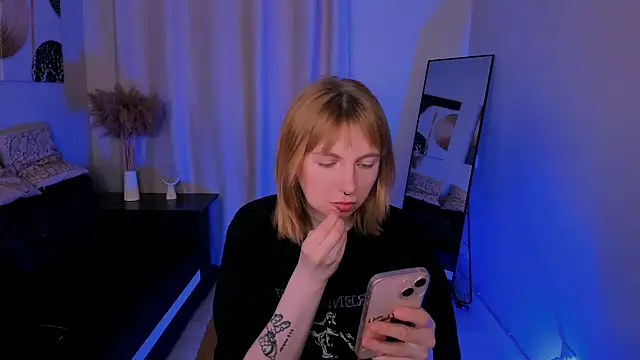 susie miu online show from 17, 4, 2026