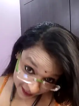 Snapshot of hornyrosy321 chatting on 8, 5, 2026 hornyrosy321 online show from 8, 5, 2026