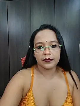 Snapshot of hornyrosy321 chatting on 29, 5, 2026 hornyrosy321 online show from 29, 5, 2026