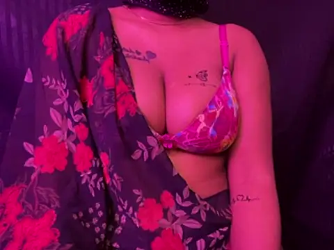 Snapshot of IND_Queen21 chatting on 10, 4, 2026 IND Queen21 online show from 10, 4, 2026