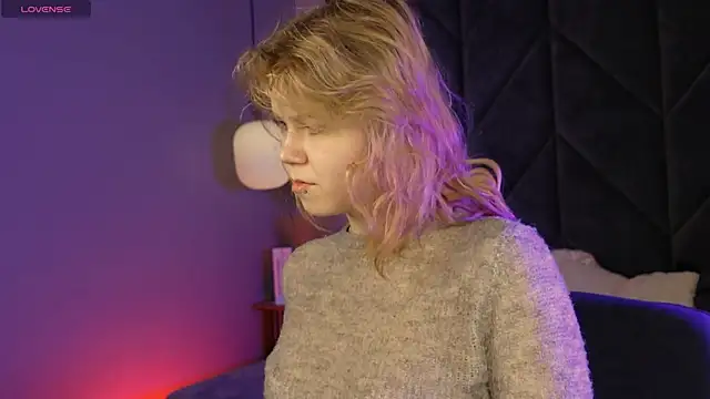 Snapshot of ElizabethVane chatting on 22, 4, 2026 ElizabethVane online show from 22, 4, 2026