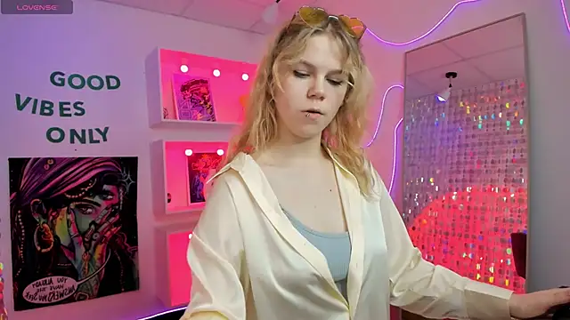ElizabethVane online show from 23, 6, 2026