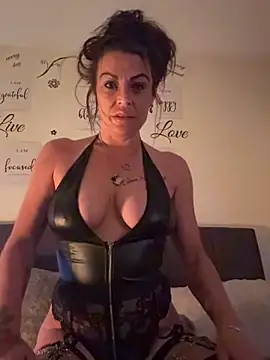 Eviehudson online show from 30, 4, 2026