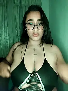 Snapshot of Mia_skyy18 chatting on 22, 4, 2026 Mia skyy18 online show from 22, 4, 2026