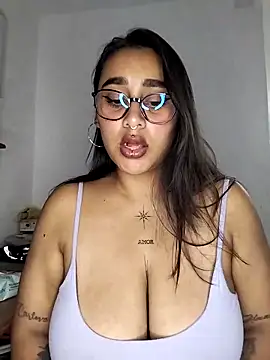 Snapshot of Mia_skyy18 chatting on 6, 5, 2026 Mia skyy18 online show from 6, 5, 2026