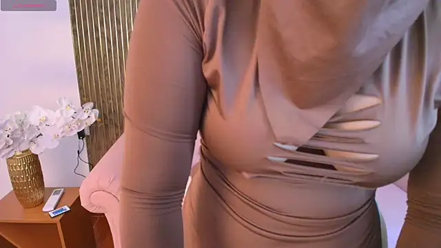 Aminaa Kaarim online show from 12, 4, 2026