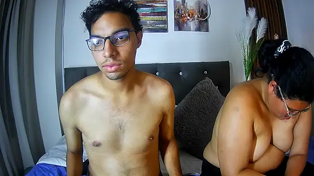 Snapshot of naughtycouplex_ chatting on 26, 3, 2026 naughtycouplex online show from 26, 3, 2026