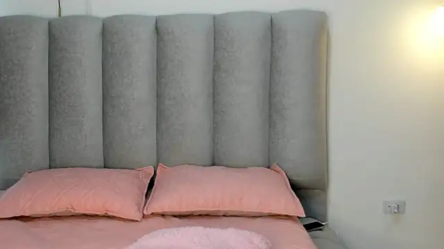 Valentina lux1 online show from 19, 5, 2026