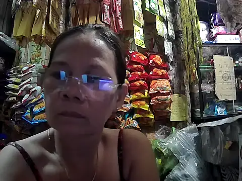 Snapshot of mommylicious_23 chatting on 6, 5, 2026 mommylicious 23 online show from 6, 5, 2026