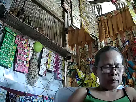 Snapshot of mommylicious_23 chatting on 31, 5, 2026 mommylicious 23 online show from 31, 5, 2026