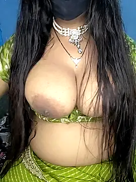 Snapshot of Miss_roohi chatting on 5, 8, 2026 Miss roohi online show from 5, 8, 2026