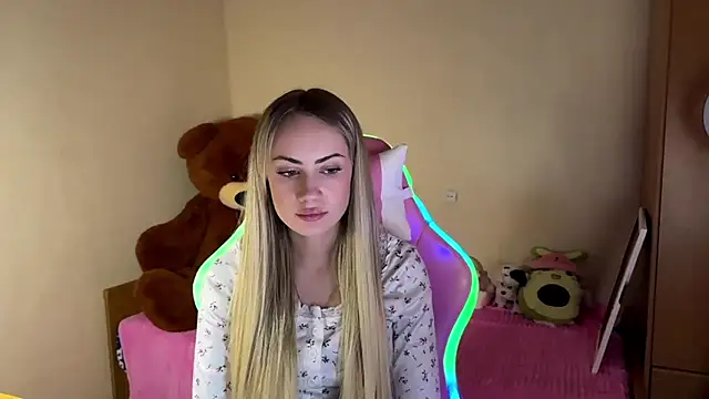 Snapshot of TiannaJedziniak chatting on 21, 3, 2026 TiannaJedziniak online show from 21, 3, 2026