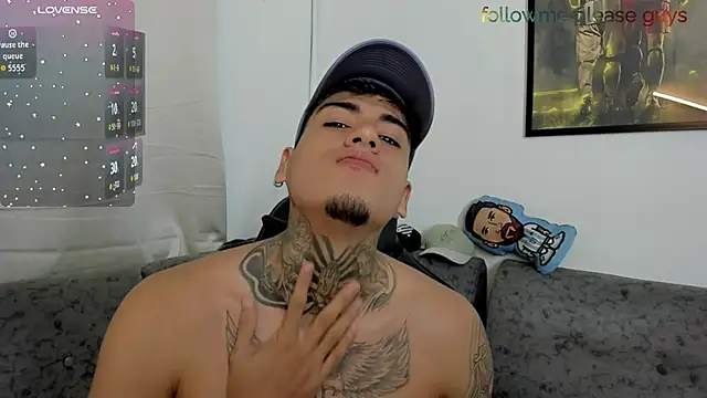 Snapshot of sweetlatinoboy chatting on 8, 6, 2026 sweetlatinoboy online show from 8, 6, 2026