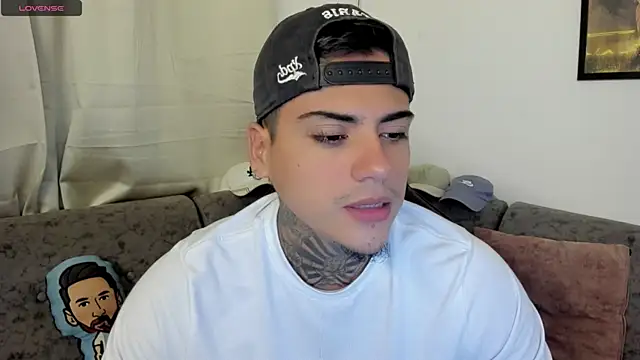 Snapshot of sweetlatinoboy chatting on 6, 8, 2026 sweetlatinoboy online show from 6, 8, 2026