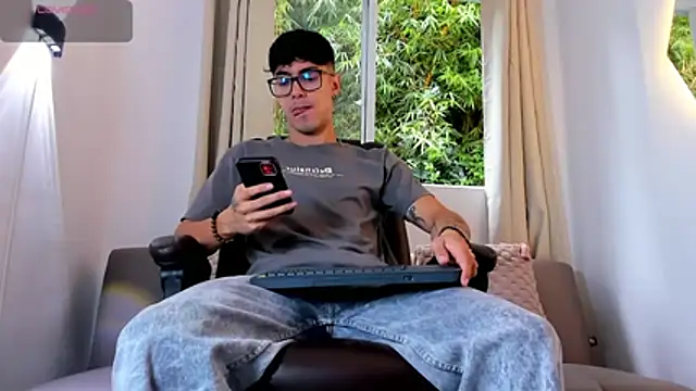 etham wolf1 online show from 8, 6, 2026
