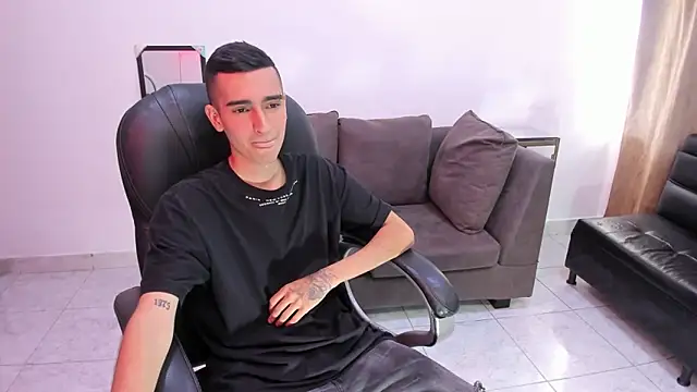 Snapshot of Ethann_Boy chatting on 21, 4, 2026 Ethann Boy online show from 21, 4, 2026