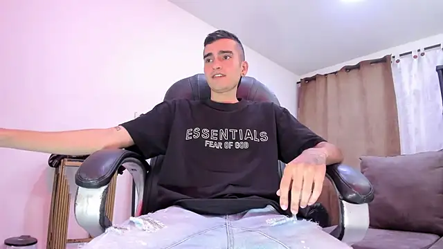 Snapshot of Ethann_Boy chatting on 24, 4, 2026 Ethann Boy online show from 24, 4, 2026