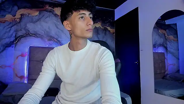 Snapshot of MaxiimoRomano_ chatting on 8, 5, 2026 MaxiimoRomano online show from 8, 5, 2026