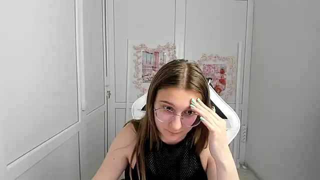 Mia kristal online show from 6, 6, 2026