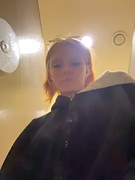 Snapshot of NinaParri chatting on 18, 4, 2026 NinaParri online show from 18, 4, 2026