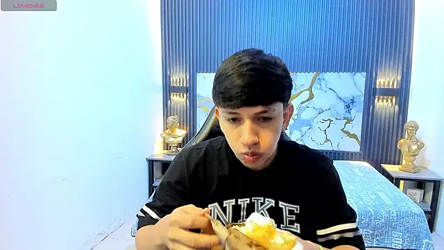Snapshot of AdrianFranko chatting on 25, 5, 2026 AdrianFranko online show from 25, 5, 2026