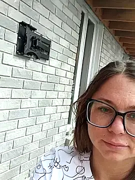 Couple qc online show from 11, 4, 2026