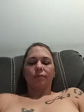 Couple qc online show from 18, 4, 2026