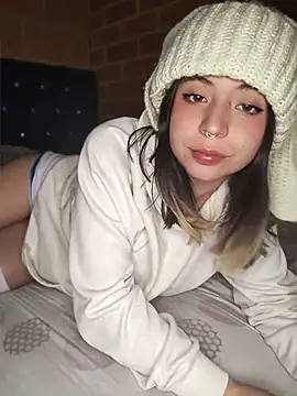 Snapshot of Petite_CherryX chatting on 4, 4, 2026 Petite CherryX online show from 4, 4, 2026