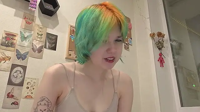 Snapshot of LittleKittenStar chatting on 3, 6, 2026 LittleKittenStar online show from 3, 6, 2026