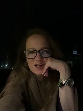 Snapshot of LizzieZ1975 chatting on 2, 5, 2026 LizzieZ1975 online show from 2, 5, 2026