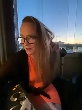 Snapshot of LizzieZ1975 chatting on 23, 5, 2026 LizzieZ1975 online show from 23, 5, 2026
