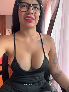 Noa rousse01 online show from 17, 4, 2026