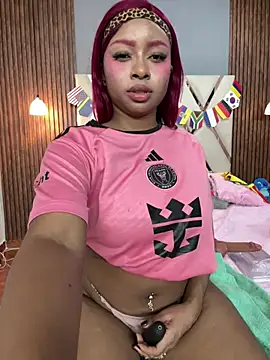 Snapshot of Kloe_rousse01 chatting on 27, 6, 2026 Kloe rousse01 online show from 27, 6, 2026