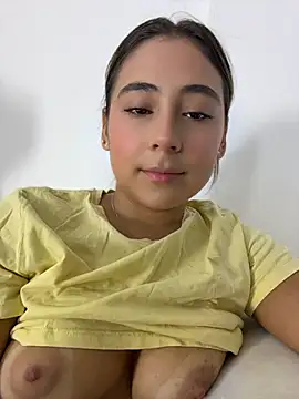 Snapshot of MelodyRey__ chatting on 11, 5, 2026 MelodyRey online show from 11, 5, 2026