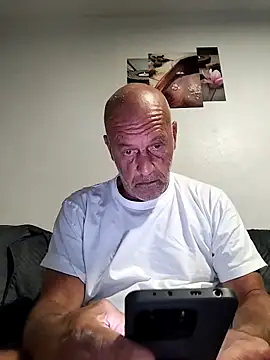 Snapshot of lateex77 chatting on 12, 4, 2026 lateex77 online show from 12, 4, 2026