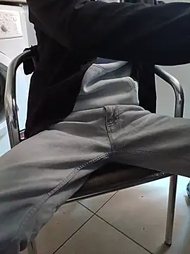 Snapshot of Skinboy06 chatting on 1, 4, 2026 Skinboy06 online show from 1, 4, 2026