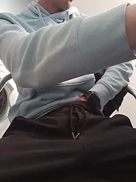 Snapshot of Skinboy06 chatting on 6, 4, 2026 Skinboy06 online show from 6, 4, 2026