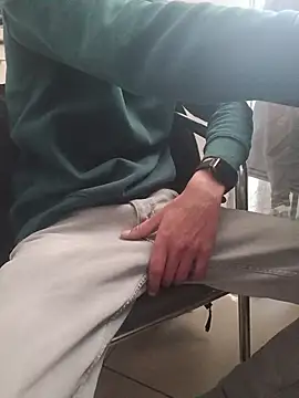 Snapshot of Skinboy06 chatting on 10, 4, 2026 Skinboy06 online show from 10, 4, 2026