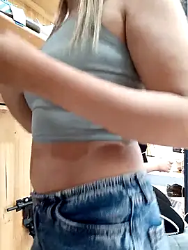 Snapshot of alanna6950 chatting on 10, 4, 2026 alanna6950 online show from 10, 4, 2026