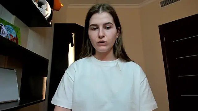 Snapshot of OhMyAlice chatting on 18, 4, 2026 OhMyAlice online show from 18, 4, 2026