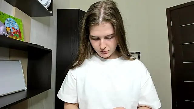 Snapshot of OhMyAlice chatting on 18, 4, 2026 OhMyAlice online show from 18, 4, 2026