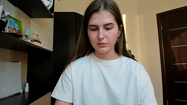 Snapshot of OhMyAlice chatting on 26, 4, 2026 OhMyAlice online show from 26, 4, 2026