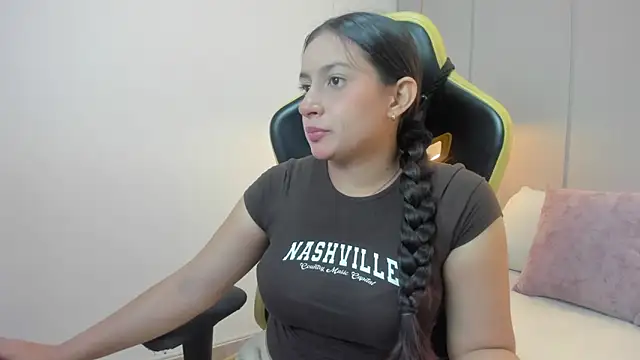 Snapshot of kira_relish chatting on 25, 4, 2026 kira relish online show from 25, 4, 2026
