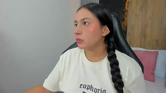 Snapshot of kira_relish chatting on 8, 5, 2026 kira relish online show from 8, 5, 2026