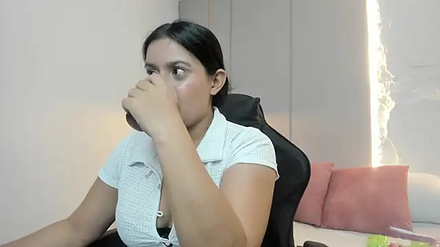 kira relish online show from 17, 6, 2026
