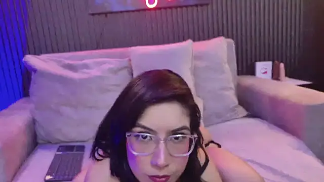 Snapshot of HannaMiller01_ chatting on 13, 4, 2026 HannaMiller01 online show from 13, 4, 2026