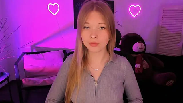 LunasFrost online show from 6, 4, 2026