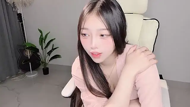 Yukiy8877 online show from 18, 4, 2026