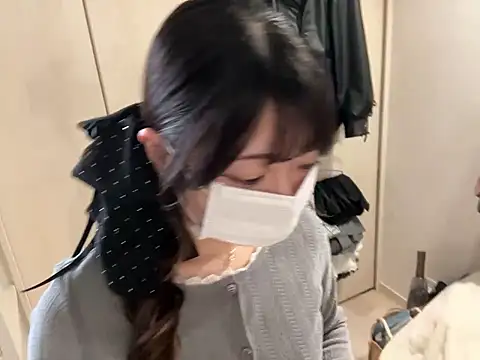 y-u-r-a-33 online show from 8, 4, 2026