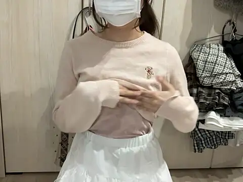 y-u-r-a-33 online show from 13, 4, 2026